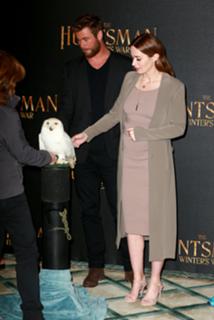 Emily Blunt feet photo thumbnail