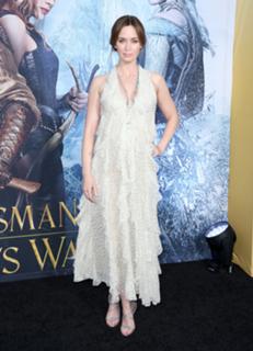 Emily Blunt feet photo thumbnail