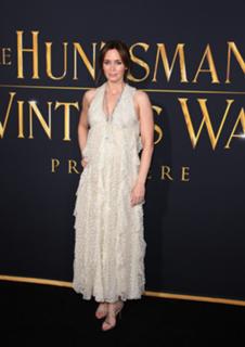 Emily Blunt feet photo thumbnail