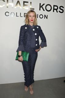 Emily Blunt feet photo thumbnail