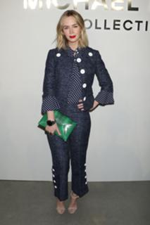 Emily Blunt feet photo thumbnail