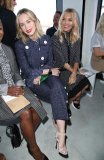 Emily Blunt feet photo thumbnail