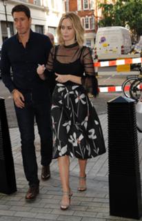 Emily Blunt feet photo thumbnail