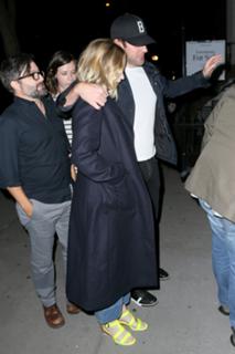 Emily Blunt feet photo thumbnail