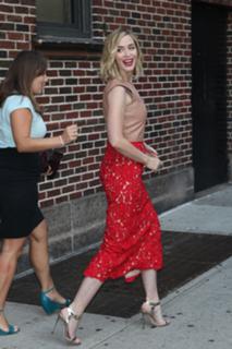 Emily Blunt feet photo thumbnail