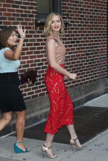 Emily Blunt feet photo thumbnail