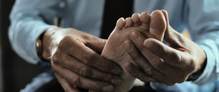 Emily Blunt feet photo thumbnail