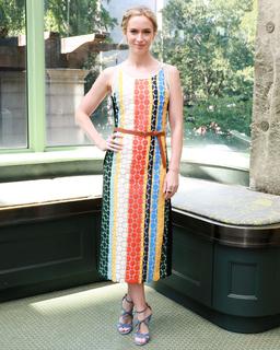 Emily Blunt feet photo thumbnail