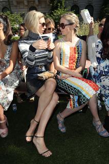 Emily Blunt feet photo thumbnail