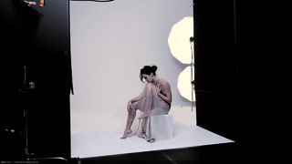 Emily Blunt feet photo thumbnail