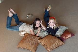 Emily Blunt feet photo thumbnail