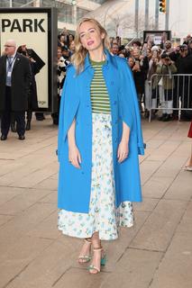 Emily Blunt feet photo thumbnail