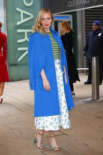 Emily Blunt feet photo thumbnail