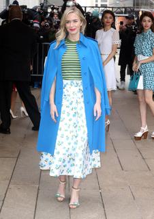 Emily Blunt feet photo thumbnail