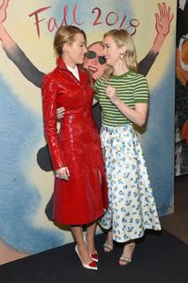 Emily Blunt feet photo thumbnail