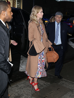 Emily Blunt feet photo thumbnail