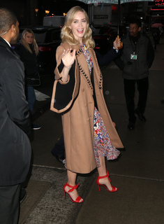 Emily Blunt feet photo thumbnail