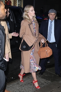 Emily Blunt feet photo thumbnail