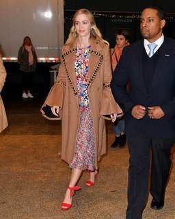 Emily Blunt feet photo thumbnail