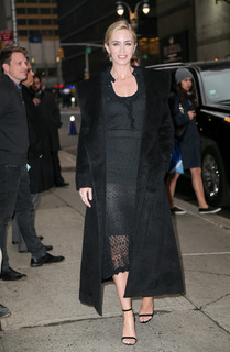 Emily Blunt feet photo thumbnail