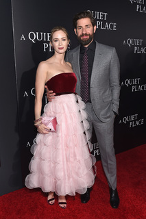 Emily Blunt feet photo thumbnail