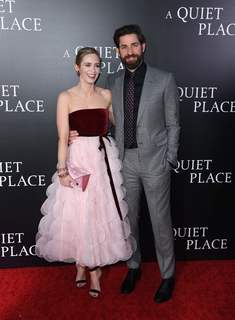 Emily Blunt feet photo thumbnail