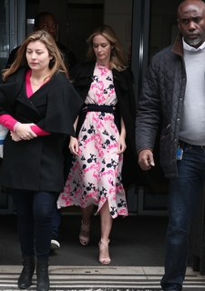 Emily Blunt feet photo thumbnail