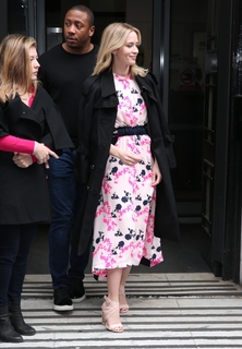 Emily Blunt feet photo thumbnail