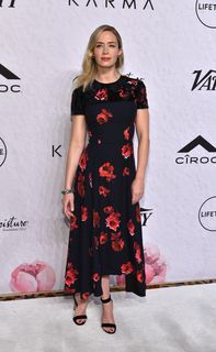 Emily Blunt feet photo thumbnail