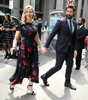 Emily Blunt feet photo thumbnail