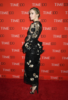 Emily Blunt feet photo thumbnail