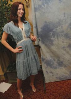 Emily Blunt feet photo thumbnail