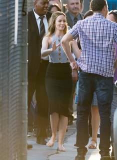 Emily Blunt feet photo thumbnail