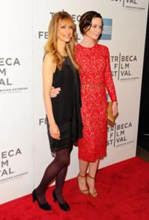 Emily Blunt feet photo thumbnail