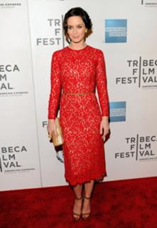 Emily Blunt feet photo thumbnail