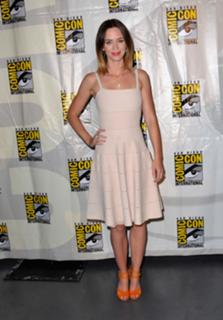 Emily Blunt feet photo thumbnail