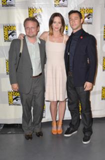 Emily Blunt feet photo thumbnail