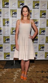 Emily Blunt feet photo thumbnail