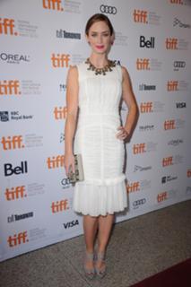 Emily Blunt feet photo thumbnail