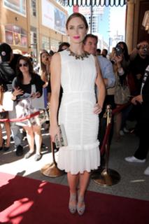 Emily Blunt feet photo thumbnail