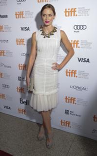 Emily Blunt feet photo thumbnail