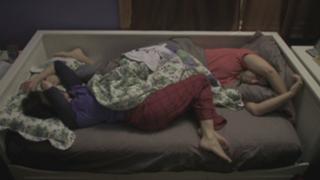 Emily Blunt feet photo thumbnail