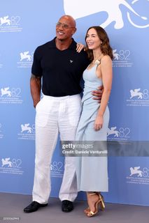 Emily Blunt feet photo thumbnail