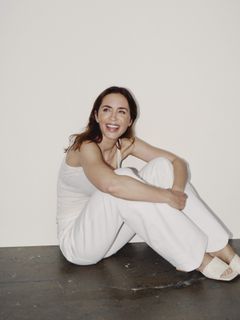 Emily Blunt feet photo thumbnail
