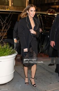 Emily Blunt feet photo 3