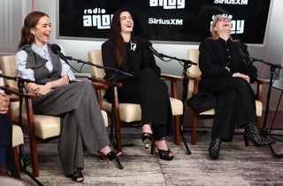 Emily Blunt feet photo 11