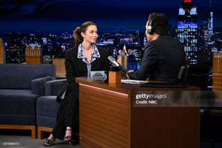 Emily Blunt feet photo 7