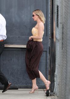 Emily Blunt feet photo 16