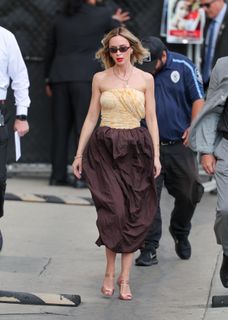 Emily Blunt feet photo 14