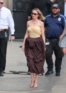 Emily Blunt feet photo 12